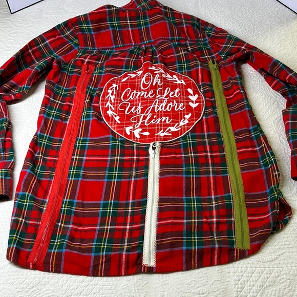 ⭐️Adorned Crown Textile altered custom flannel Oh Come let us Adore Him shirt - Picture 6 of 12